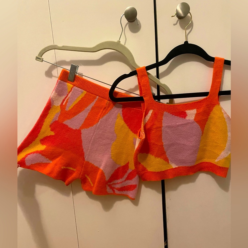 Two Piece Colorful Knit Shorts Set